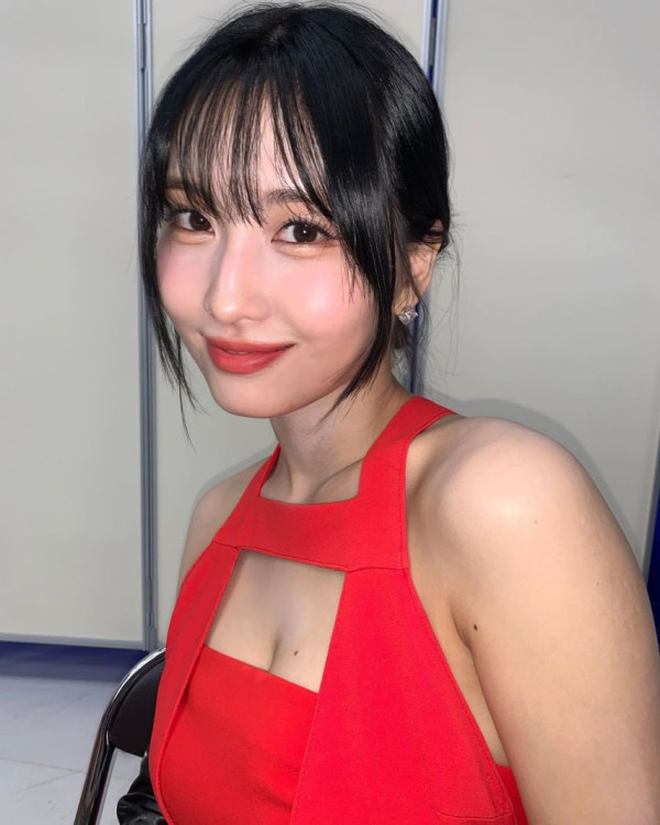 빨간 원피스 아찔한 트와이스 모모