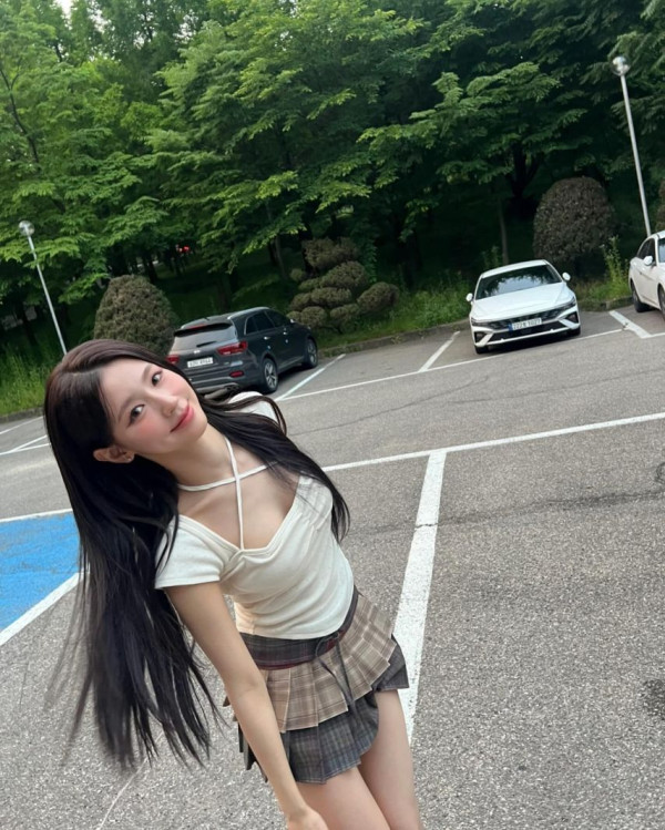 X자 홀터넥 원피스 입고 지나가는 아이들 미연
