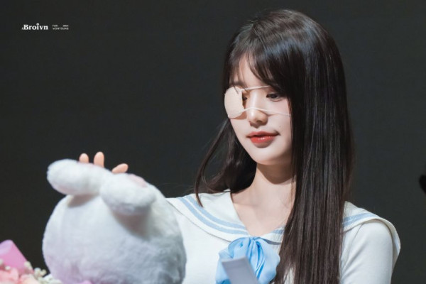눈병 나서 안대를 쓴 아이브 장원영
