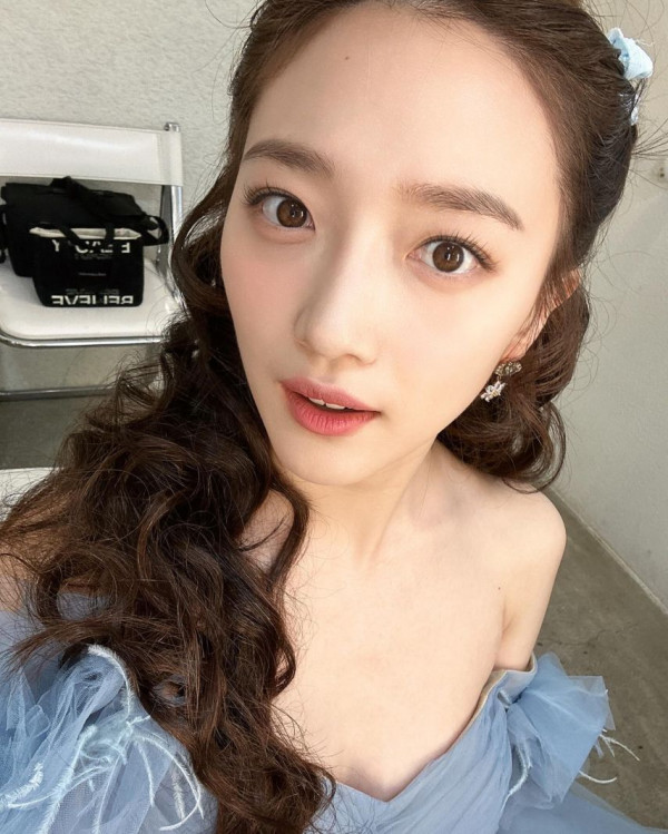 배우 표예진 오프숄더 드레스
