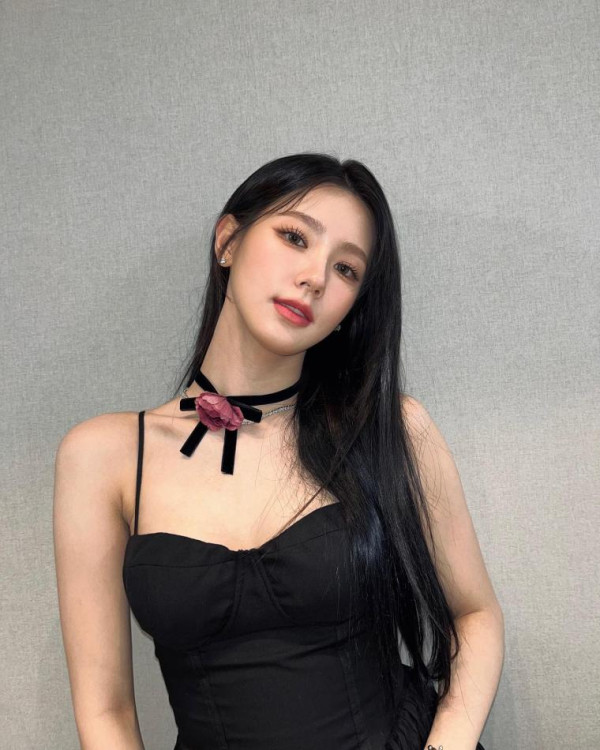 (여자)아이들 미연  블랙 란제리룩 원피스