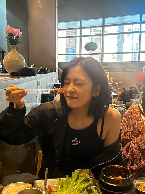 고기 먹는 아이브 안유진