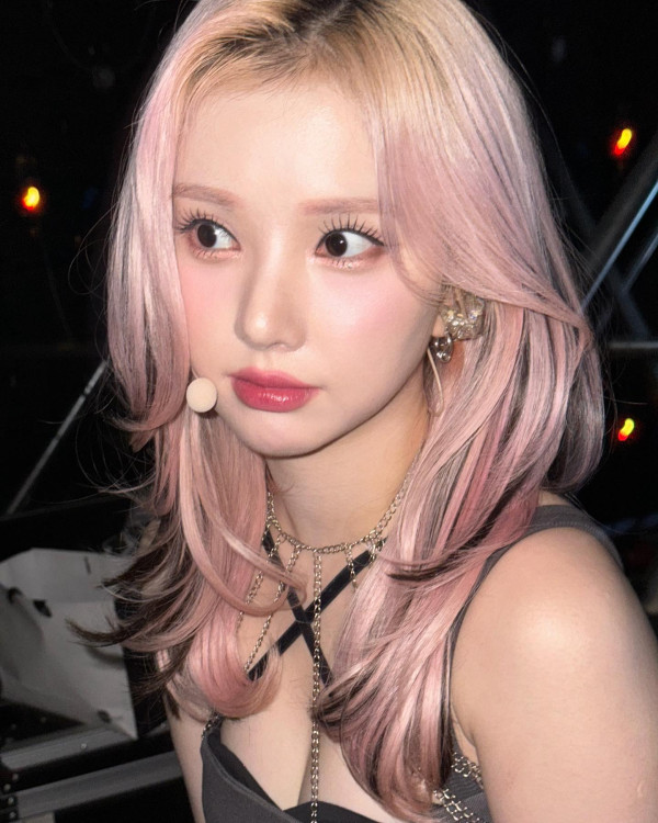 비비지 은하 X자 홀터넥 의상