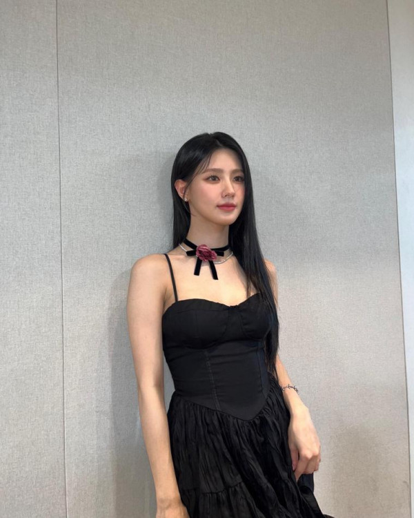 (여자)아이들 미연  블랙 란제리룩 원피스