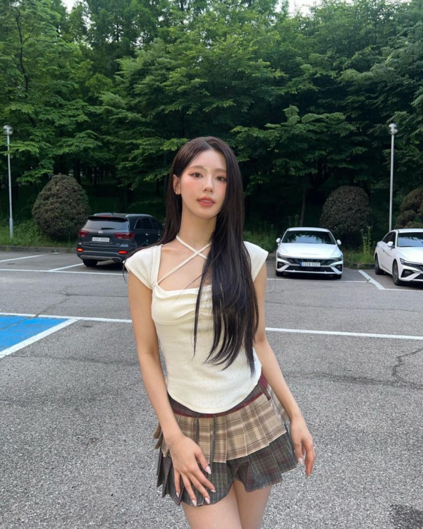 X자 홀터넥 원피스 입고 지나가는 아이들 미연