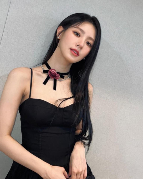 (여자)아이들 미연  블랙 란제리룩 원피스