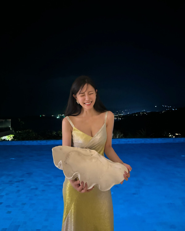 끈원피스 티아라 효민