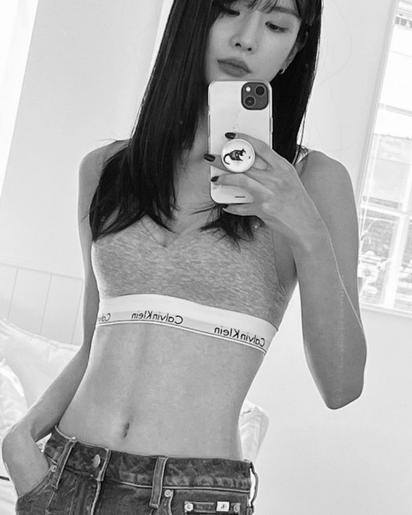CK 브라팬티를 입은 우주소녀 설아