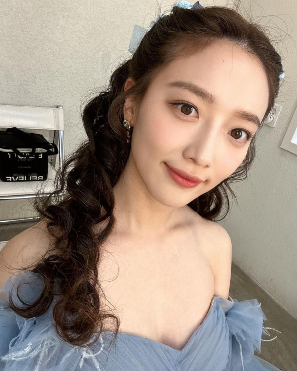 배우 표예진 오프숄더 드레스