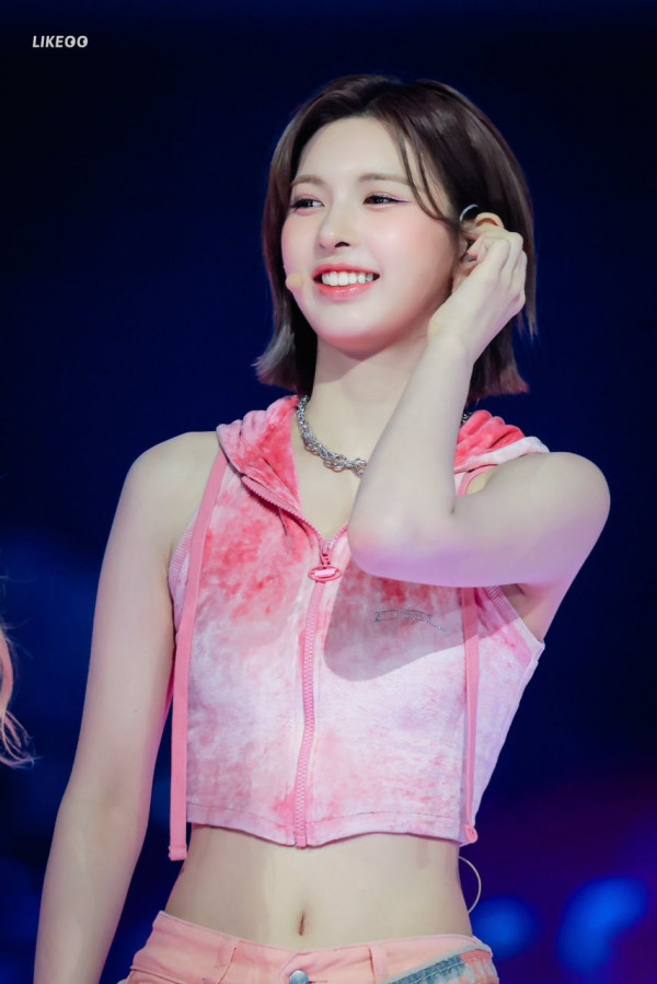 핑크색 민소매 후드티 엔믹스 배이