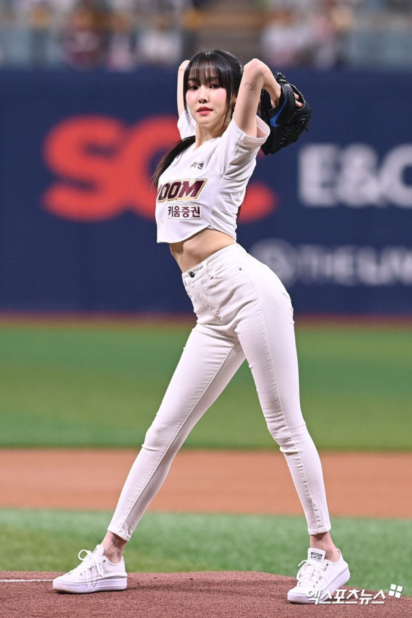 시구하러 간 여자친구 유주 뒤태