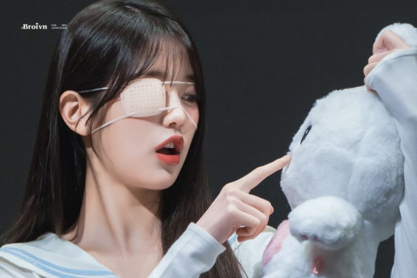 눈병 나서 안대를 쓴 아이브 장원영