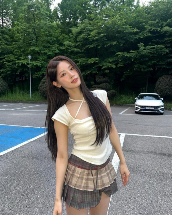 X자 홀터넥 원피스 입고 지나가는 아이들 미연