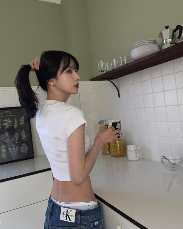 CK 브라팬티를 입은 우주소녀 설아