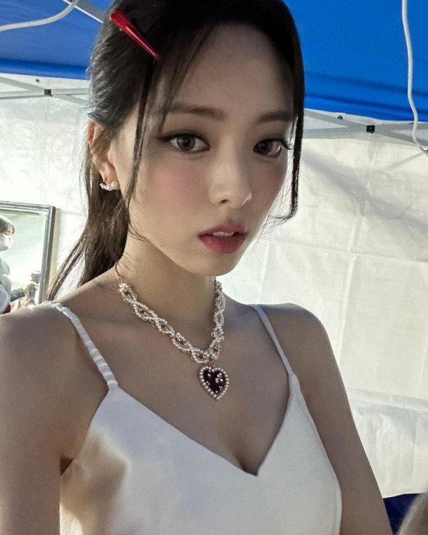 화이트 실크 슬립원피스 ITZY 유나