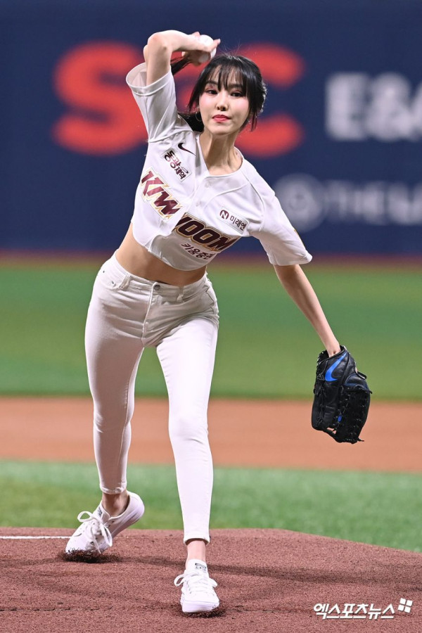 시구하러 간 여자친구 유주 뒤태