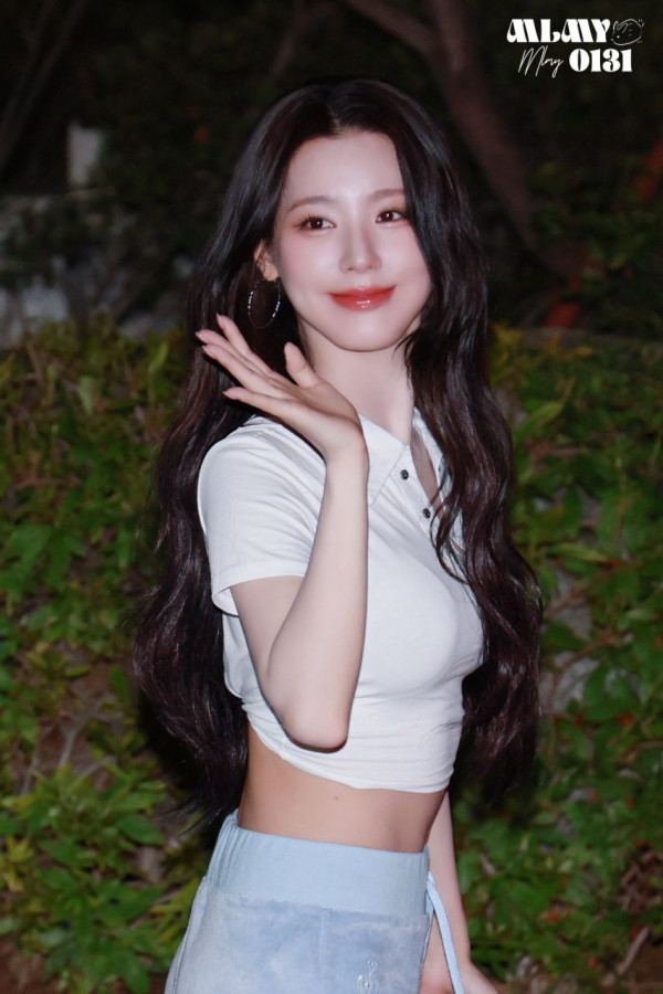 봉긋한 흰 크롭티 미친 미모 아이들 미연