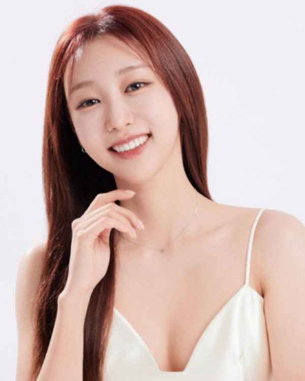 박지영 아나운서 하얀 끈슬립 원피스