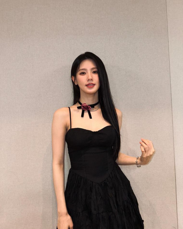 (여자)아이들 미연  블랙 란제리룩 원피스