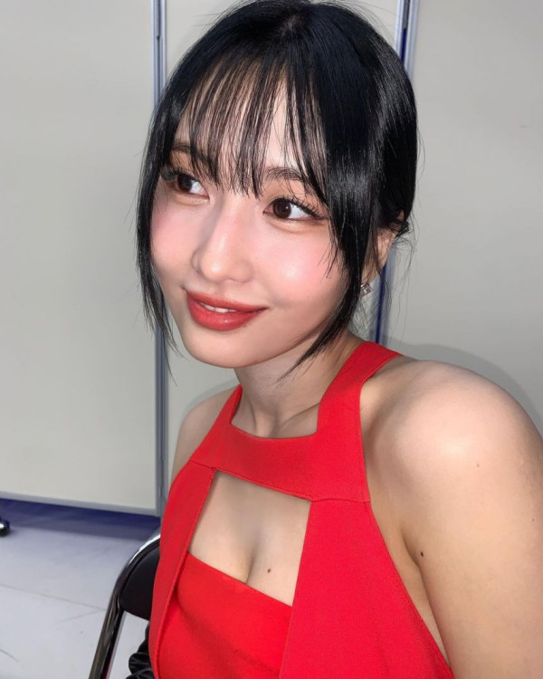 빨간 원피스 아찔한 트와이스 모모