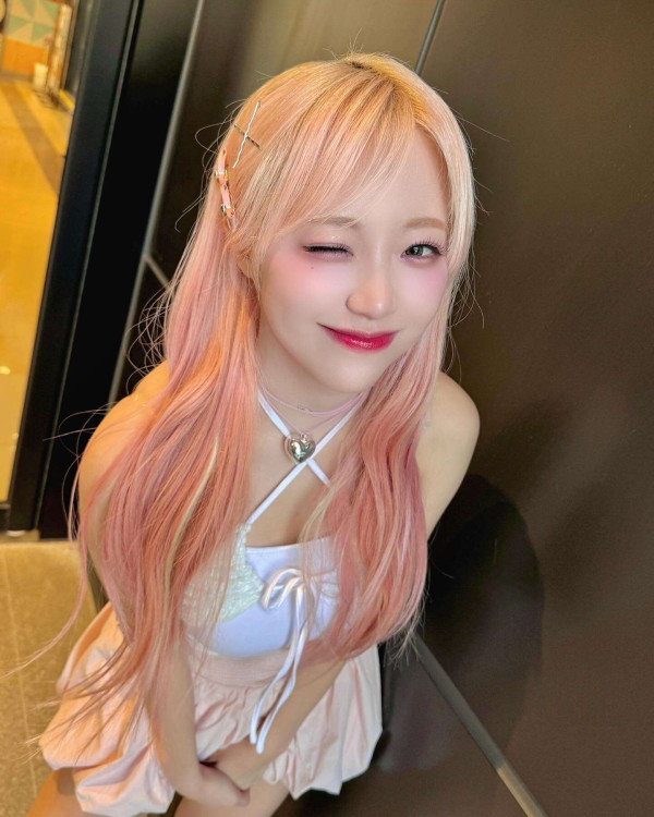 흰 티셔츠 시그니처 지원 볼륨감