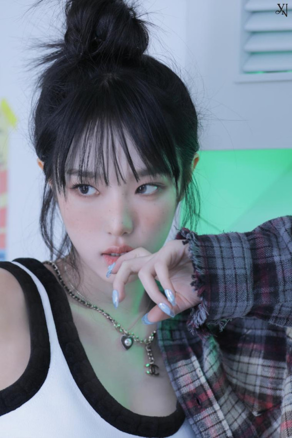 검은색 끈팬티를 최예나