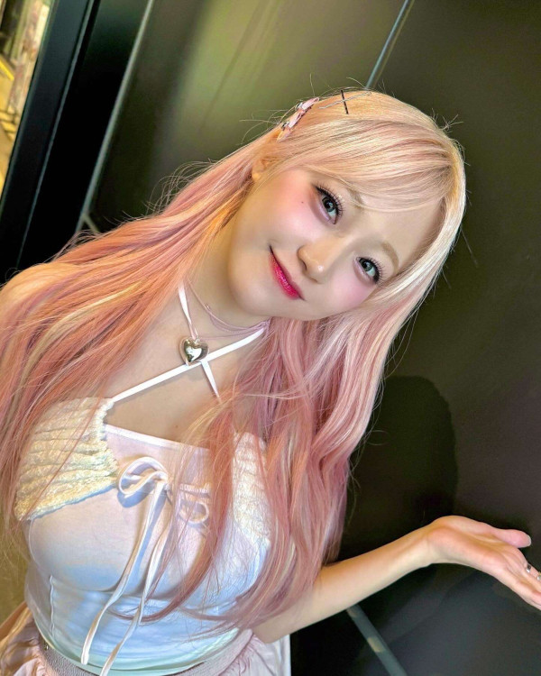 흰 티셔츠 시그니처 지원 볼륨감