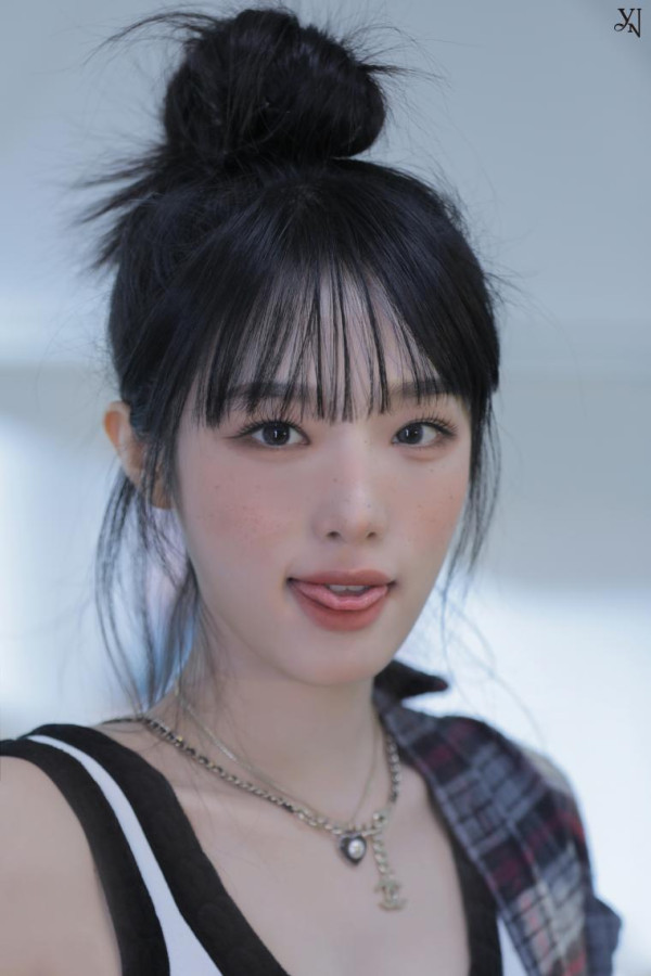 검은색 끈팬티를 최예나