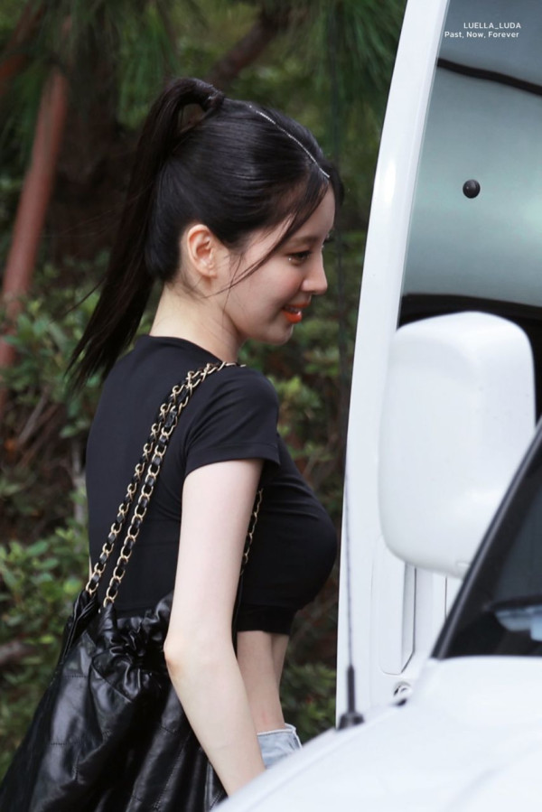 소녀시대 서현 검은색 샤넬 크롭티