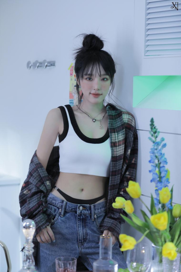검은색 끈팬티를 최예나