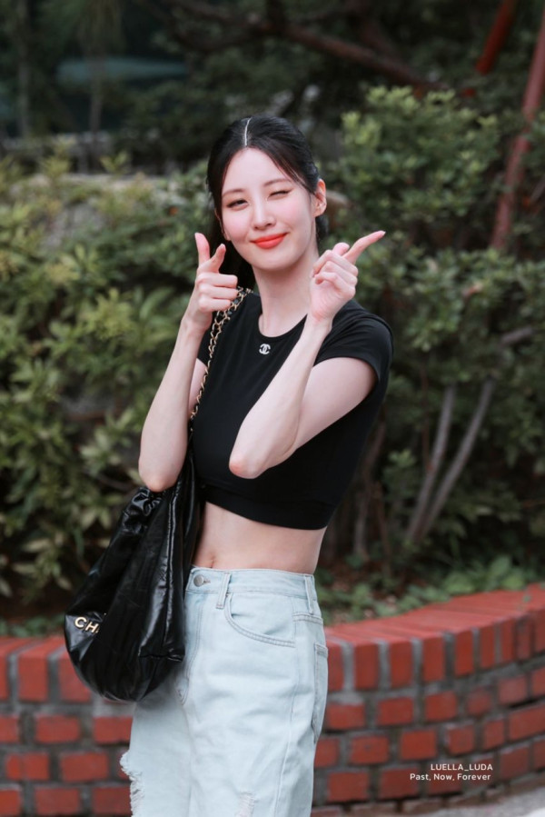 소녀시대 서현 검은색 샤넬 크롭티