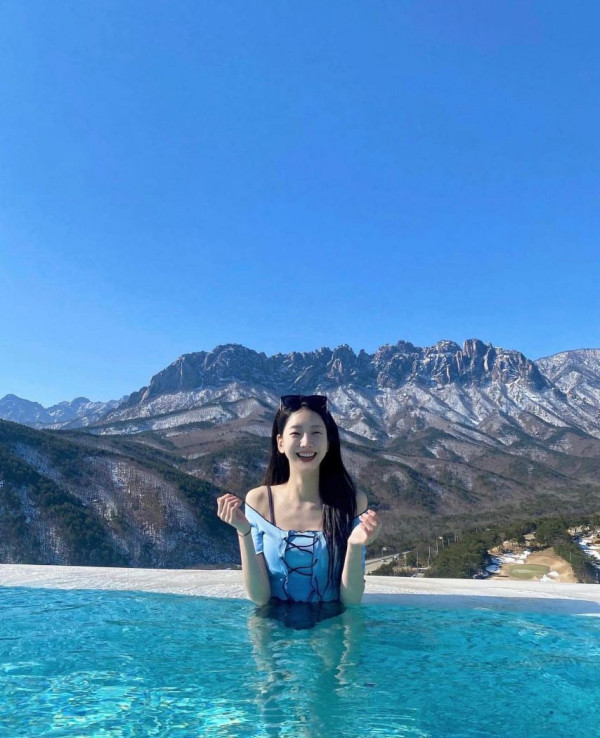 수영하는 배우 이효나