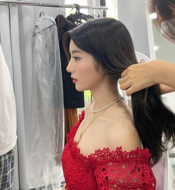 은비 빨간 드레스