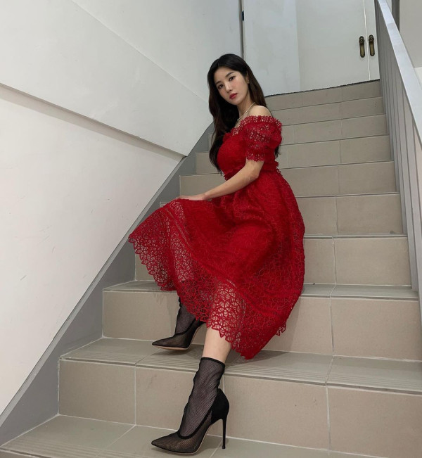 은비 빨간 드레스