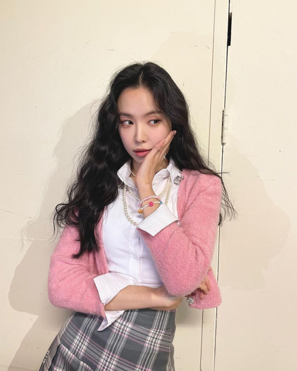 스쿨룩 손나은 인스타
