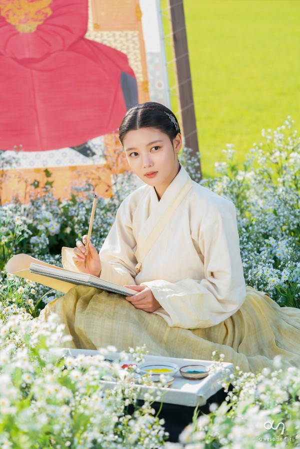 한복 입은 김유정