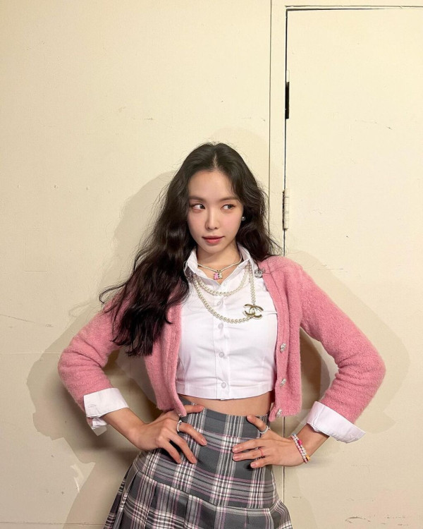 스쿨룩 손나은 인스타