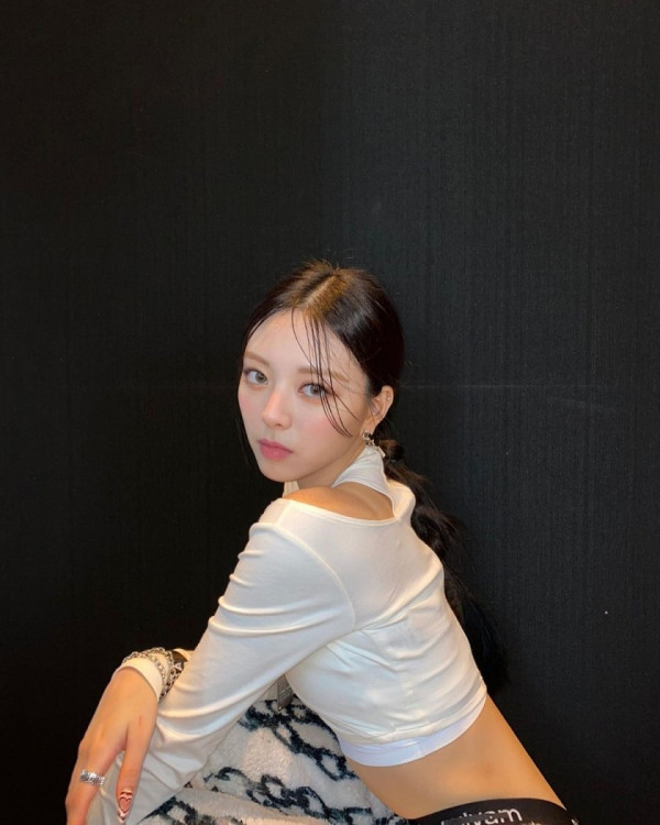 머리 묶은 유나 인스타