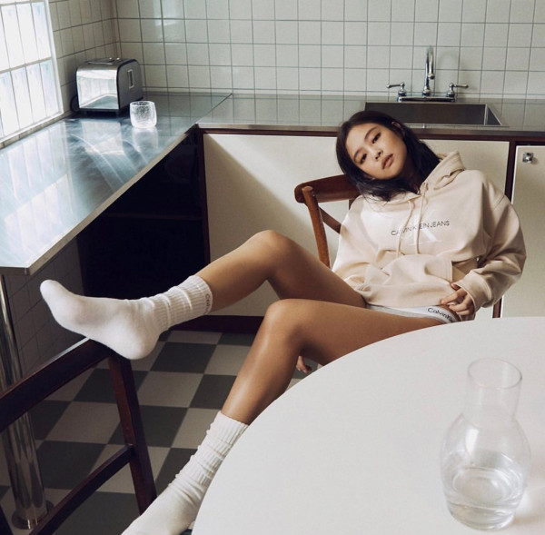 제니 캘빈클라인 속옷 화보