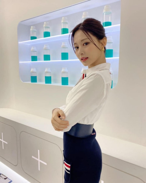 나연 쯔위 오피스룩