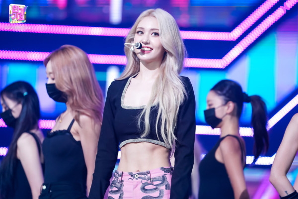 복근이 선명한 전소미