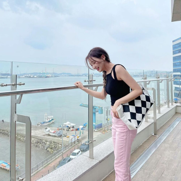 핑크색 바지 류수정 러블리즈 인스타
