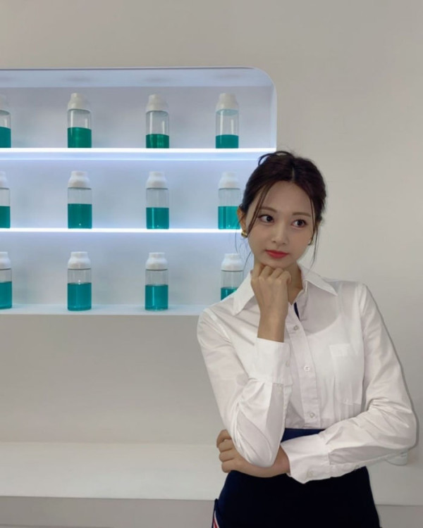 나연 쯔위 오피스룩