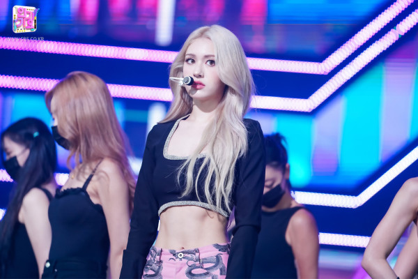 복근이 선명한 전소미