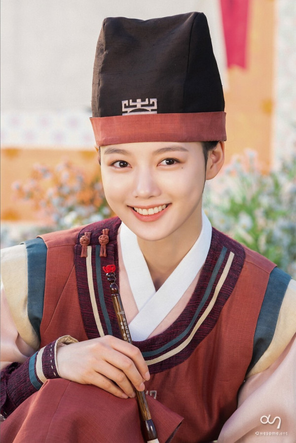한복 입은 김유정