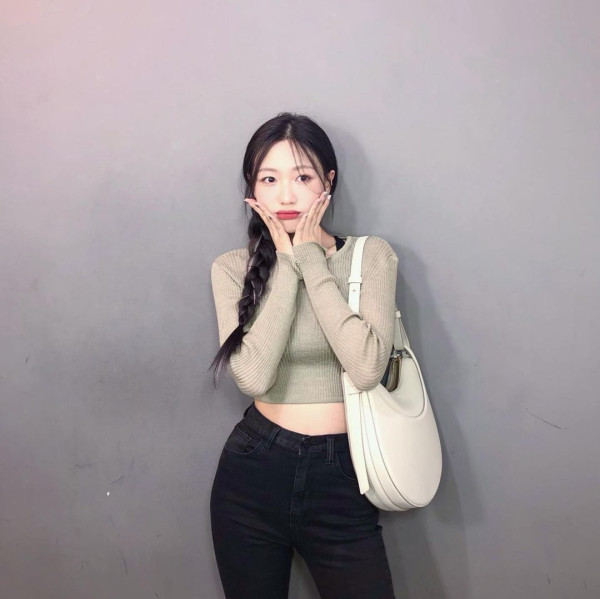 러블리즈 류수정 시스루 니트