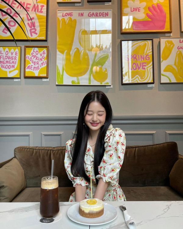 케이크 앞에서 장원영
