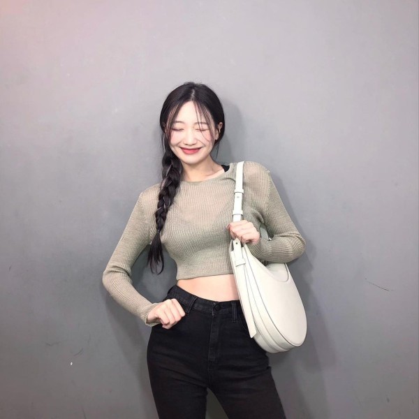 러블리즈 류수정 시스루 니트