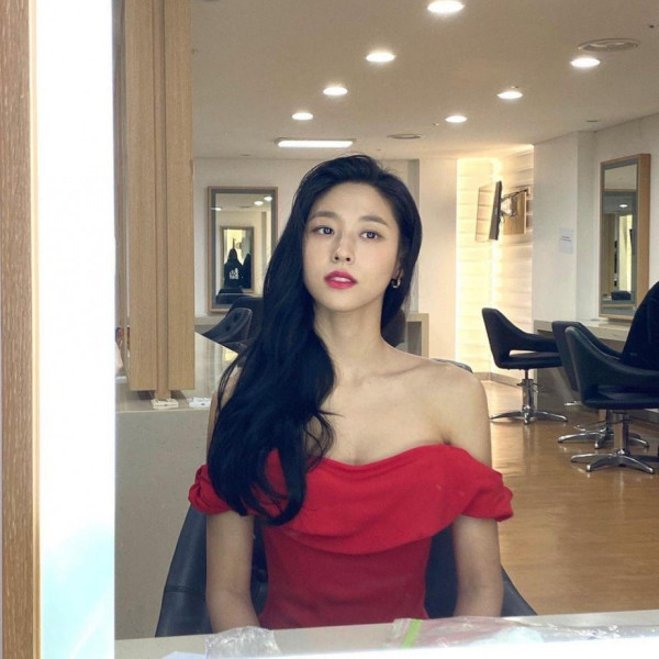 빨간 드레스 설현