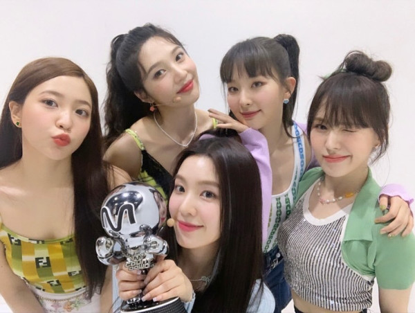 예리 흰 망사스타킹